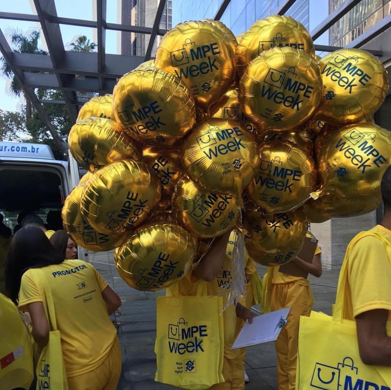 Distribuição de balões em eventos